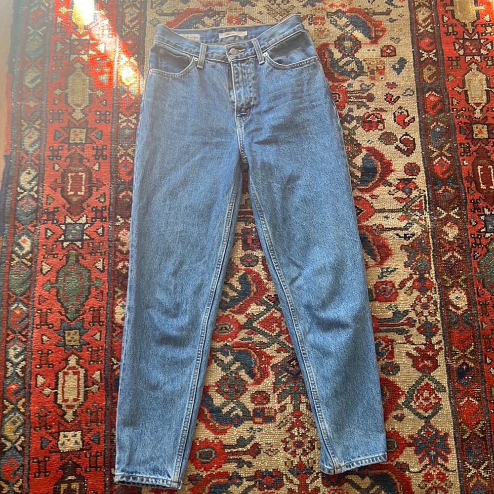 High Rise Levi’s Mom Jean Size 25